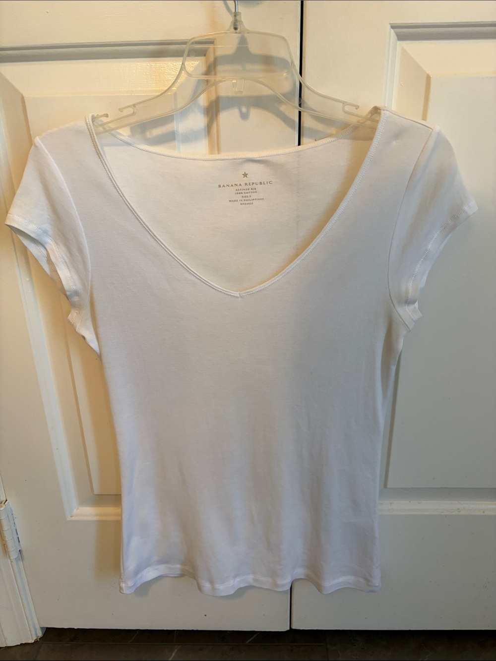 Banana Republic White V Neck Tee